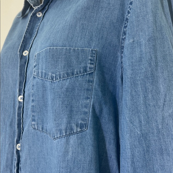 Everlane - Light Wash Button Down Soft Pocket Long Sleeve Jean Shirt Size Small - Picture 7 of 11